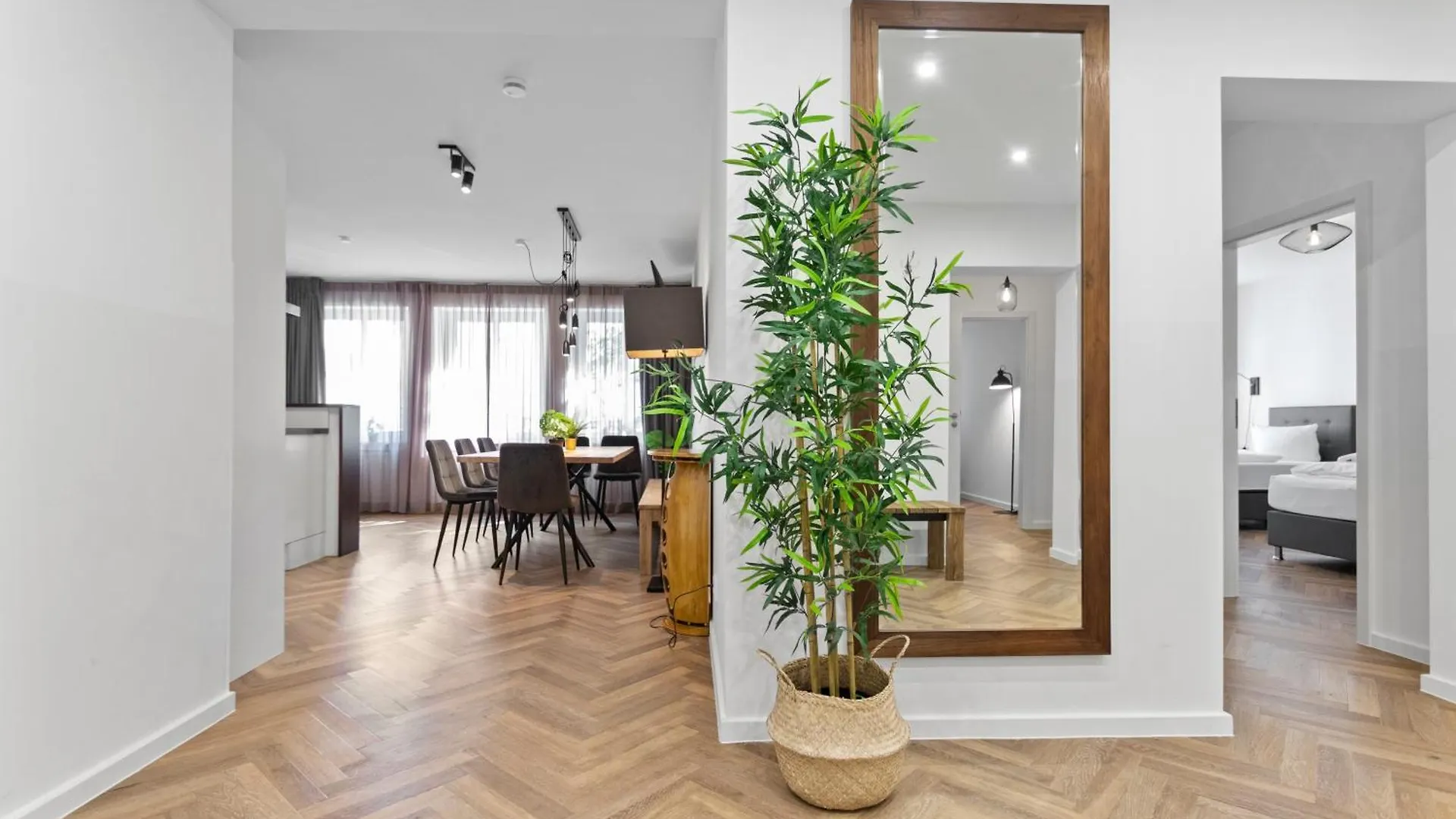 Appartamento Flatista Homes - Central Station - 4 Br Monaco di Baviera